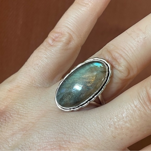 Natural Blue Labradorite
925 Solid Sterling Silver - Picture 1 of 11